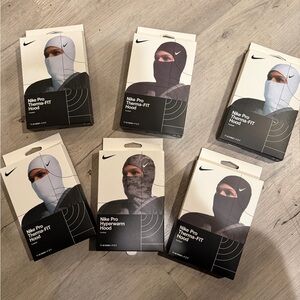 Nike Pro Therma-FIT Hood in Black and White